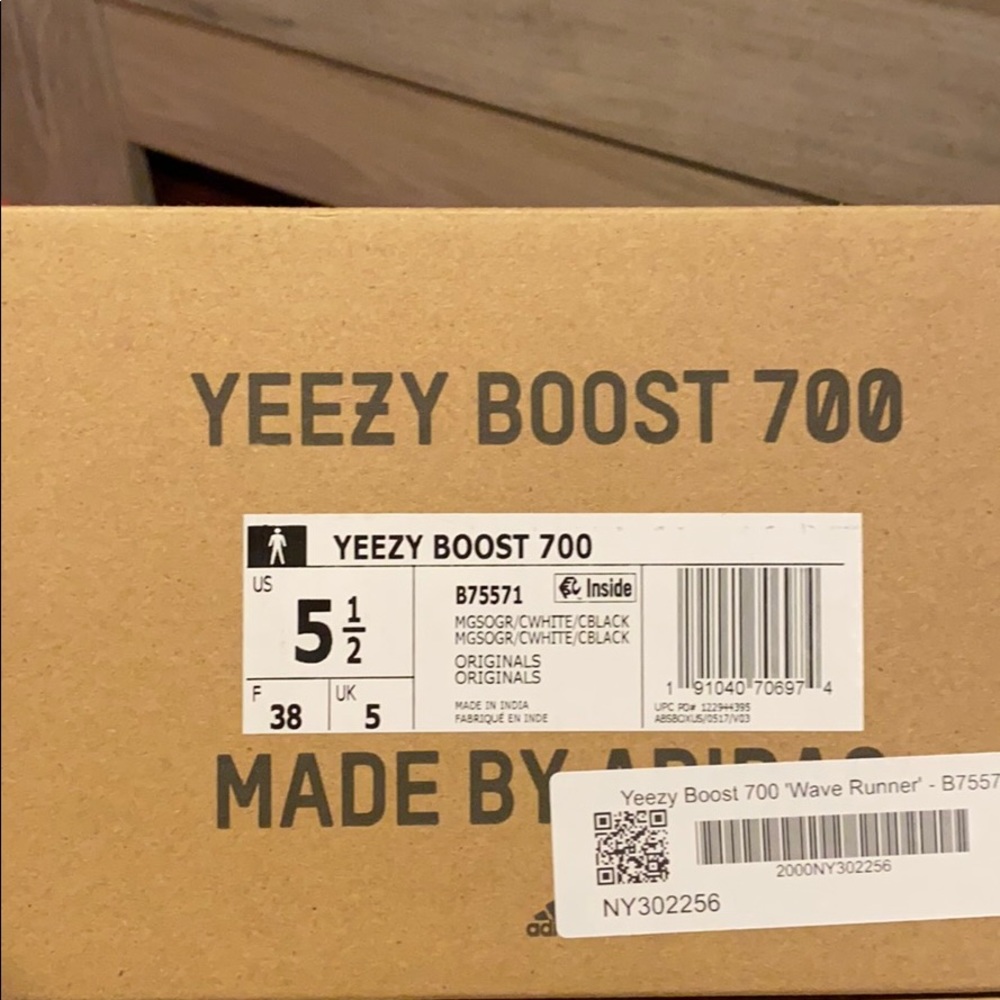 box to the yeezys